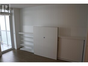 908 Quayside Dr in New Westminster, BC - Building Photo - Building Photo