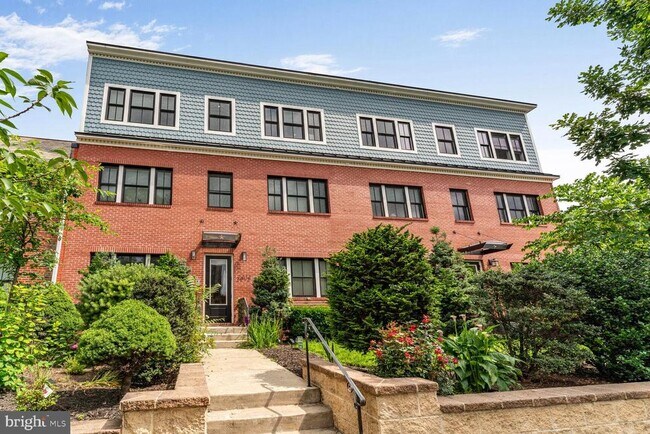 property at 2012 D St NE