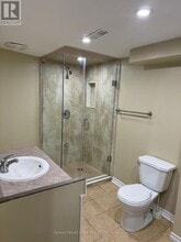427 Rossland Rd W in Oshawa, ON - Building Photo - Building Photo