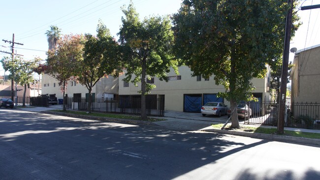 5926-5930 Benner St in Los Angeles, CA - Foto de edificio - Building Photo