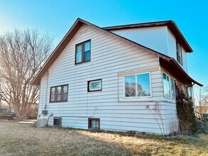 604 Burton Ave in Waterloo, IA - Building Photo - Building Photo
