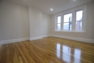 31 Harvard St, Unit 2 in Brookline, MA - Building Photo - Building Photo