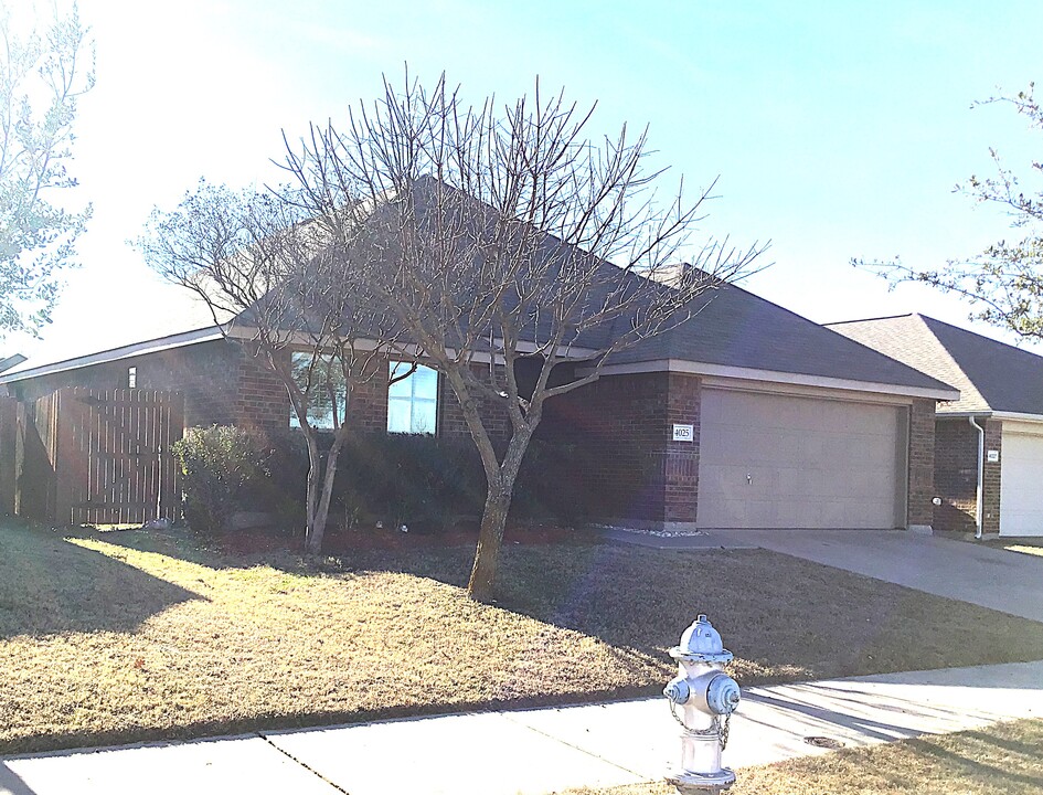 4025 Gabi Ave in Heartland, TX - Building Photo