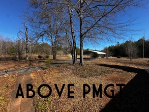 1010 Burnt Chimney Rd in Campobello, SC - Building Photo - Building Photo