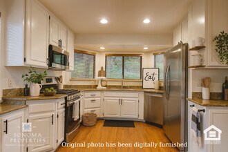 17225 Hillside Ave in Sonoma, CA - Building Photo - Building Photo