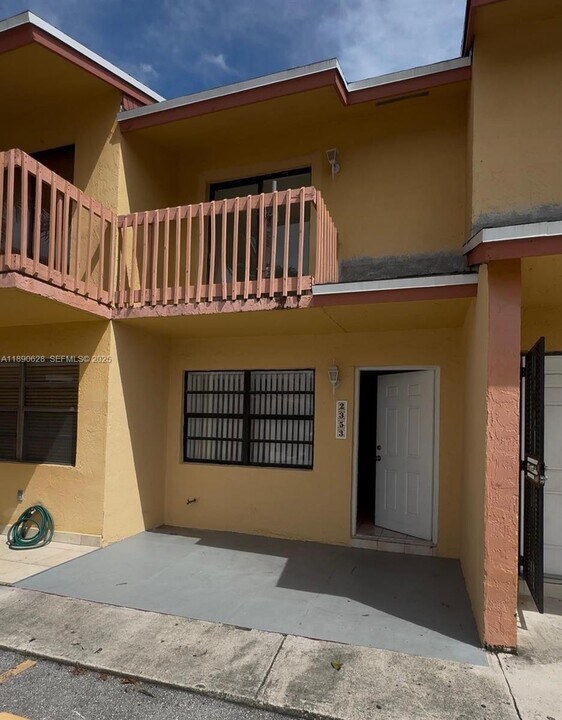 2353 W 66th Pl in Hialeah, FL - Building Photo