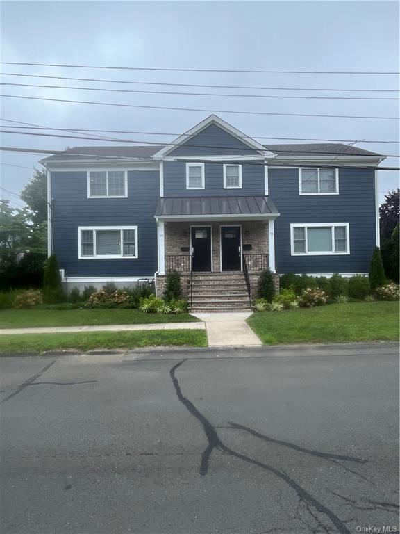 68 Henry Ave-Unit -LEFT SIDE in Harrison, NY - Foto de edificio - Building Photo