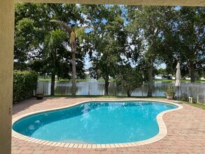 124 Belle Grove Ln in Royal Palm Beach, FL - Building Photo - Building Photo