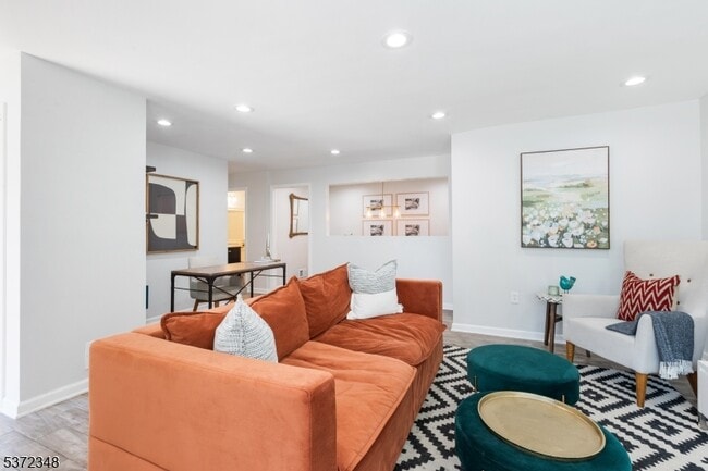 property at 31 Howard Ct