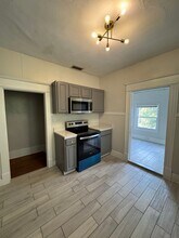 2040 N Laura St in Jacksonville, FL - Foto de edificio - Building Photo