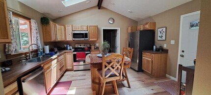 8255 Tyrone Rd in Occidental, CA - Building Photo - Building Photo