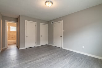 Camelot Manor in Memphis, TN - Building Photo - Interior Photo
