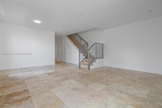 2786 SW 34th Ave in Miami, FL - Building Photo - Building Photo