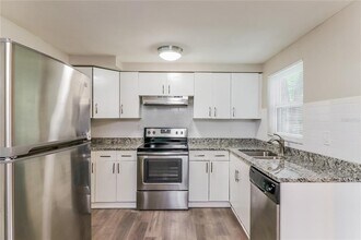 921 Hillside Dr in Lutz, FL - Building Photo - Building Photo