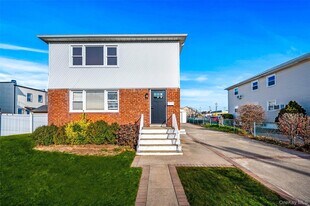 50 Mahland Pl in Oceanside, NY - Building Photo