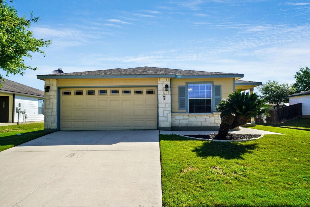 3508 Triangle Ranch in Schertz, TX - Foto de edificio