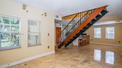 3356 Bird Ave in Miami, FL - Foto de edificio - Building Photo