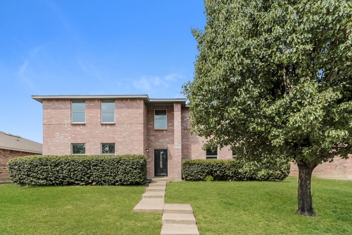 1427 Golden Grass Dr in Lancaster, TX - Building Photo