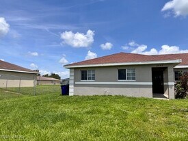 2449 Daniel Ave N in Lehigh Acres, FL - Building Photo