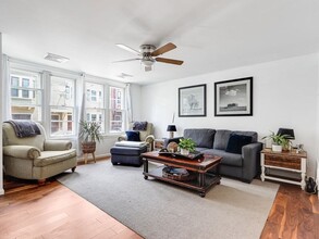 165 W 6th St, Unit A in Boston, MA - Building Photo - Building Photo