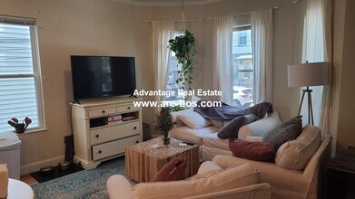 121 Webster Ave, Unit 2 in Cambridge, MA - Building Photo - Building Photo