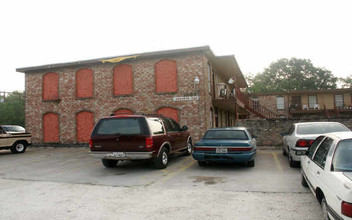 Jacinto Oaks in Houston, TX - Building Photo - Building Photo