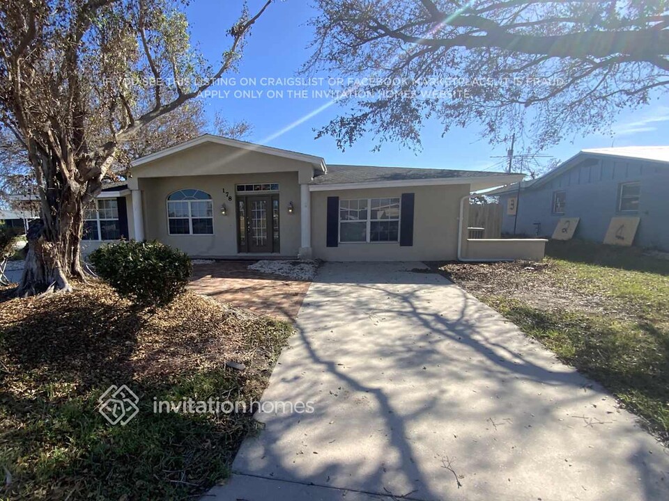 178 Sandhurst Dr in Venice, FL - Building Photo