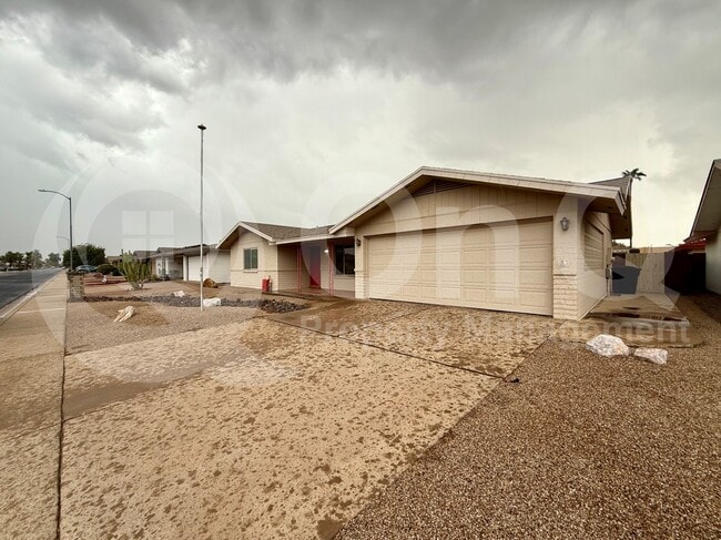 property at 4559 E Dragoon Ave