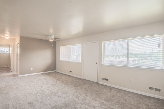 Greenlyn Apartments photo'