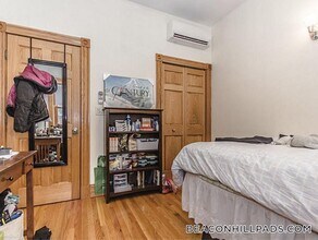 97 Myrtle St, Unit 3 in Boston, MA - Foto de edificio - Building Photo