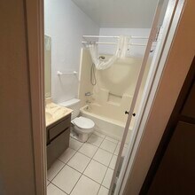 12996 Navajo Rd, Unit B in Apple Valley, CA - Building Photo - Building Photo