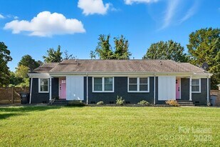 316 Hollis Rd in Charlotte, NC - Building Photo
