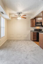 Delta Square Apartments - Lansing, MI in Lansing, MI - Building Photo - Building Photo