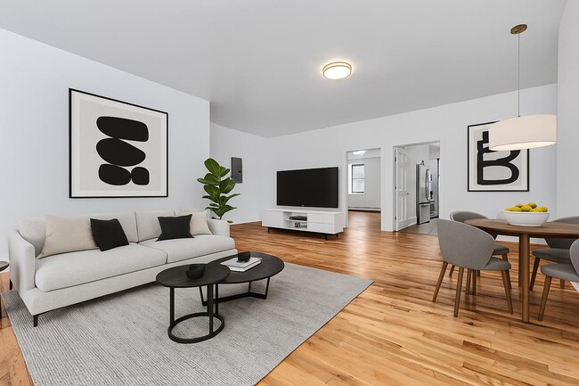 220 W Houston St in New York, NY - Building Photo - Building Photo