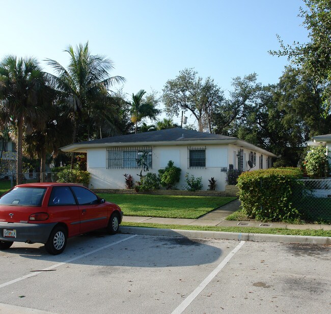 1960 NE 167th St in Miami, FL - Building Photo - Building Photo