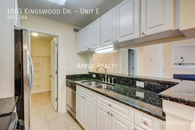 1003 Kingswood Dr in Chapel Hill, NC - Building Photo - Building Photo