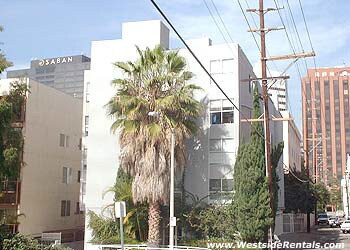 10911 Rochester Ave in Los Angeles, CA - Foto de edificio