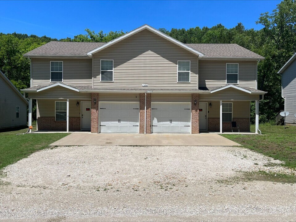124 Booker Rd in Waynesville, MO - Building Photo