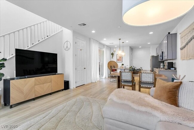 property at 92 Kimberlite Dr