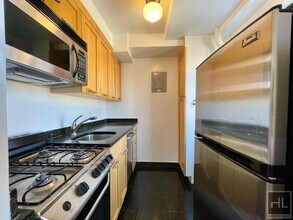 AMAZING STUDIO APARTMENT!! AMAZING DEAL! W in New York, NY - Building Photo - Building Photo