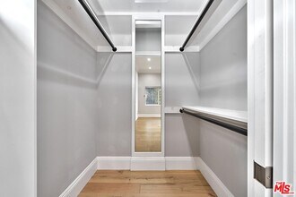 1002 S Windsor Blvd in Los Angeles, CA - Building Photo - Building Photo