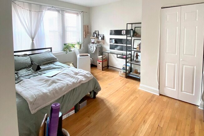 800 W Cornelia Ave, Unit 837-3S Studio