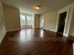 28 School St in Sunderland, MA - Building Photo - Building Photo