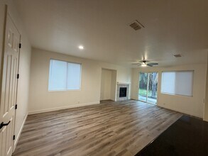 1240 Secret Lake Trail in Plumas Lake, CA - Building Photo - Building Photo