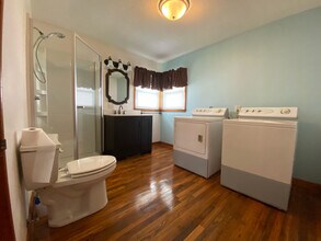 900 4th Ave NE in Independence, IA - Building Photo - Building Photo