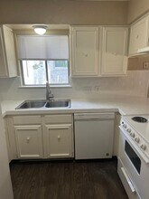 1001 Ridgeline Dr in Round Rock, TX - Foto de edificio - Building Photo