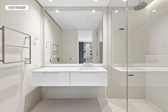 251 W 14th St in New York, NY - Building Photo - Building Photo