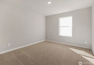 12051 Triviere Trail SE in Port Orchard, WA - Foto de edificio - Building Photo