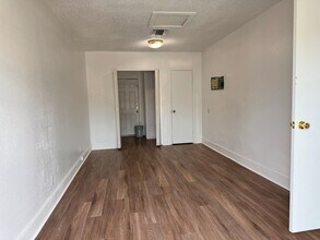 132 Meadow Way in Converse, TX - Building Photo - Building Photo