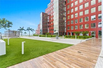 1541 Brickell Ave, Unit C1607 in Miami, FL - Building Photo - Building Photo